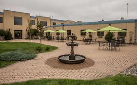 Baymont Inn & Suites Fargo Nd